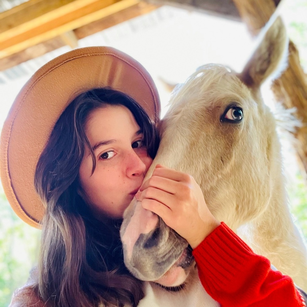 Meet your Posher, Chloe